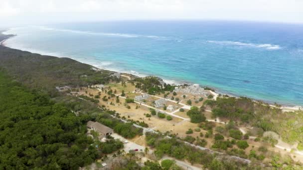 熱帯海岸でのトゥルムのマヤ遺跡の空中ビュー パラダイスビーチでエル カスティーリョ寺院 メキシコ キンタナ ルーのマヤ遺跡 — ストック動画