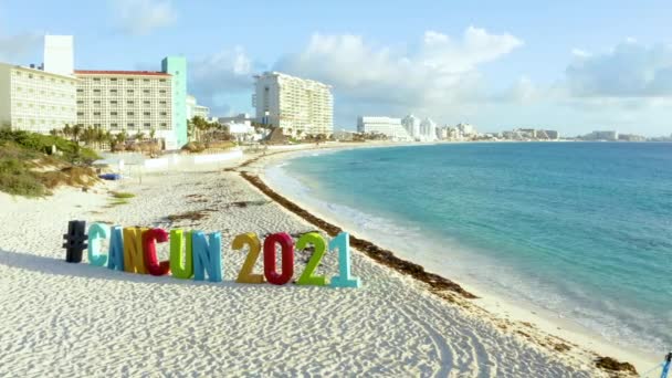 墨西哥坎昆 2021年5月15日 2021年坎昆奥运会的空中景观标志着墨西哥海滩上的标签 欢迎光临坎昆 — 图库视频影像