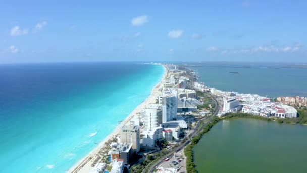 Повітряний Вид Канкун Мексика Показує Розкішні Курорти Синій Бірюзовий Пляж — стокове відео