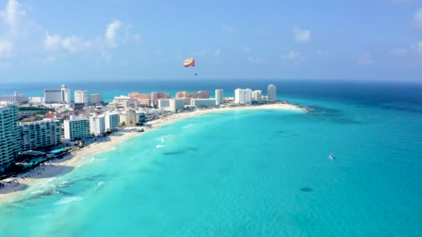 Vista Aérea Cancún México Mostrando Resorts Lujo Playa Azul Turquesa — Vídeos de Stock