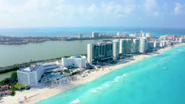 Aerial View Cancun Mexico Showing Luxury Resorts Blue Turquoise Beach — Stock Video