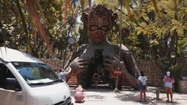 Tulum Mexiko Mai 2021 Schöne Hoch Aufragende Holzskulptur Namens Ven — Stockvideo
