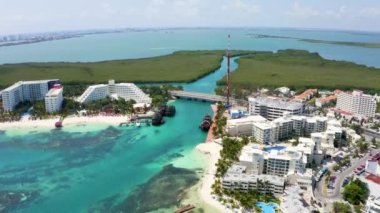 Yukarıdan Cancun 'un güzel manzarası. Havadan Meksika görünümü