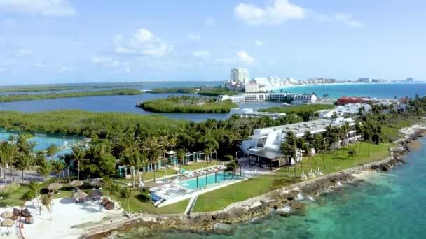 Cancun resort vista aérea. Praia de Punta Norte, Cancún, México. Vista de perto — Vídeo de Stock