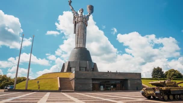 Time lapse view of the famous Motherland Monument — Stock Video