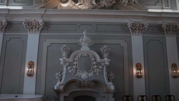 Luxurious vintage interior with fireplace in the aristocratic style — Stock Video