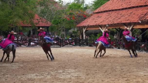 Young woman dressed in colorful traditional costume as Adelita rides a horse — Vídeo de stock