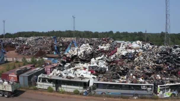 Old wrecked cars in junkyard waiting to be shredded in a recycling park — Video Stock