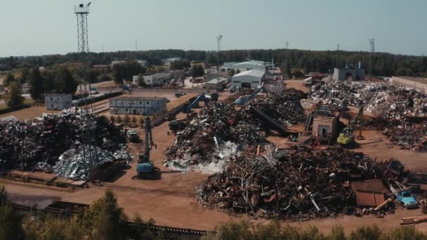 Old wrecked cars in junkyard waiting to be shredded in a recycling park — Stok video