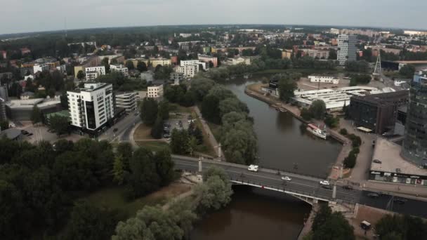 Cityscape of Tartu town in Estonia. Aerial view of the student city of Tartu. — Vídeo de Stock