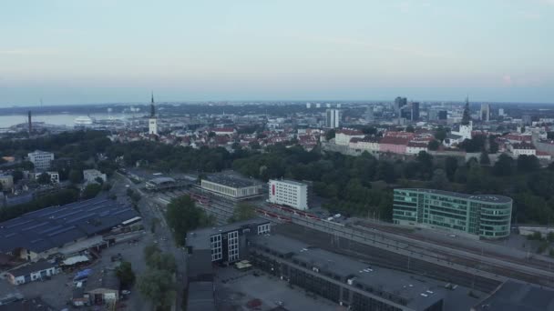 Aerial view of the Tallinn Baltic Station, the main railway station in Tallinn — Vídeo de Stock