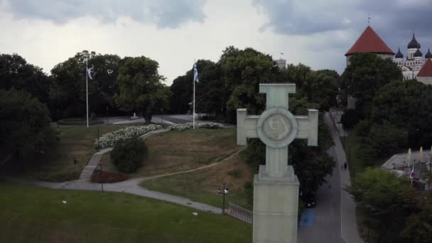 Aerial view of the freedom square in Tallinn, Estonia. — Video Stock