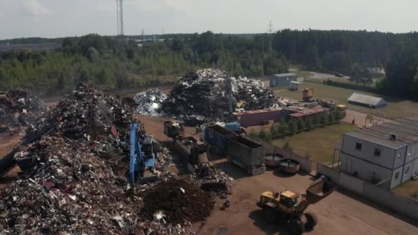 Old wrecked cars in junkyard waiting to be shredded in a recycling park — Stok video