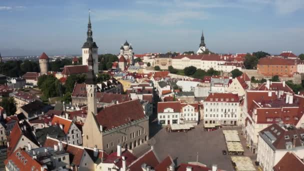 Flygfoto över medeltida Tallinn stad i Estland, Baltikum. — Stockvideo