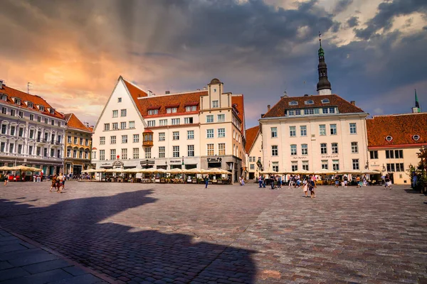 Medieval Tallinn, view on the bright roofs of the old city — стоковое фото