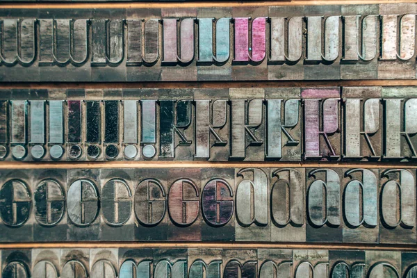 Old typography printing machine with letter samples. — Stok fotoğraf