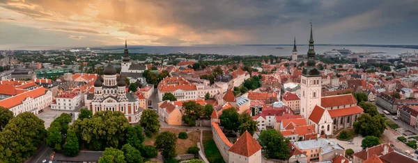 Aerial View of Tallinn Old Town in a beautiful summer day — Stock Fotó