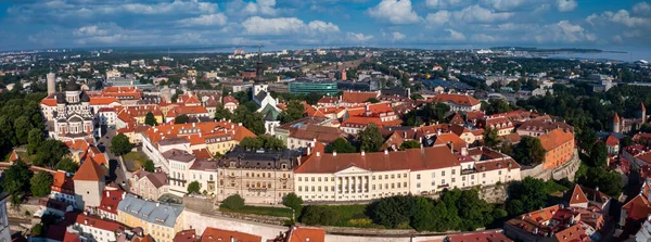 Aerial View of Tallinn Old Town in a beautiful summer day — Stock Fotó
