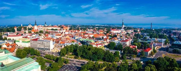 Aerial View of Tallinn Old Town in a beautiful summer day — 스톡 사진