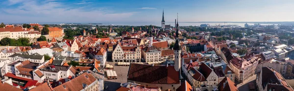 Aerial View of Tallinn Old Town in a beautiful summer day — Foto de Stock