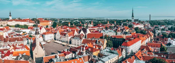 Letecký pohled na Tallinn Staré Město v krásném letním dni — Stock fotografie