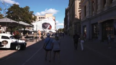 Going through the Riga old town with many cafes and small restaurants.