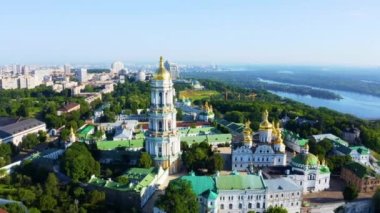 Kiev Pechersk Lavra Manastırı 'nın sihirli hava manzarası