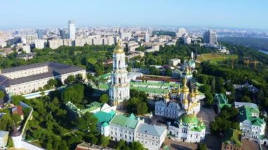 Kiev Pechersk Lavra Manastırı 'nın sihirli hava manzarası