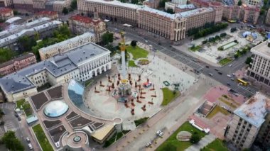Meydan Nezalezhnosti Bağımsızlık Anıtı üzerindeki Kyiv Ukrayna 'nın havadan görünüşü.