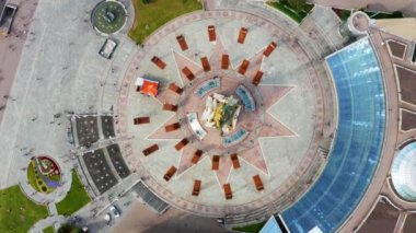 Meydan Nezalezhnosti Bağımsızlık Anıtı üzerindeki Kyiv Ukrayna 'nın havadan görünüşü.