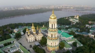Kiev Pechersk Lavra Manastırı 'nın sihirli hava manzarası