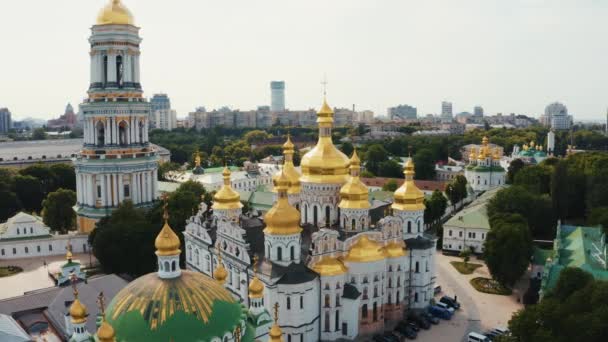 Vista aérea mágica del monasterio de Kiev Pechersk Lavra — Vídeos de Stock