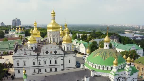 Vista aérea mágica do Mosteiro de Kiev Pechersk Lavra — Vídeo de Stock