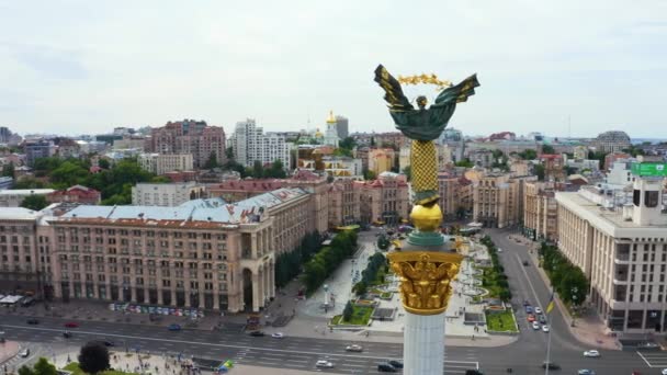 Vista aérea de Kiev Ucrania por encima de Maidan Nezalezhnosti Monumento a la Independencia. — Vídeos de Stock