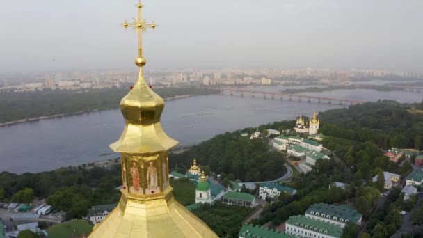 Vista aérea mágica del monasterio de Kiev Pechersk Lavra — Vídeos de Stock