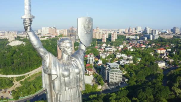 Вид з повітря на пам "ятник Матері - матері в Києві.. — стокове відео