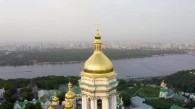 Kiev Pechersk Lavra Manastırı 'nın sihirli hava manzarası
