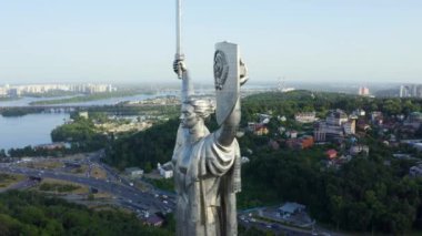 Kiev 'deki Anavatan Anıtı' nın havadan görünüşü.