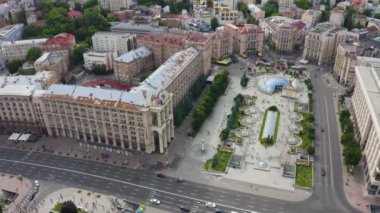 Meydan Nezalezhnosti Bağımsızlık Anıtı üzerindeki Kyiv Ukrayna 'nın havadan görünüşü.