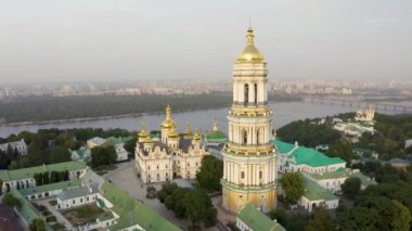 Kiev Pechersk Lavra Manastırı 'nın sihirli hava manzarası