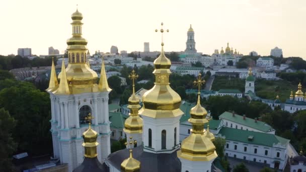 Magical aerial view of the Kiev Pechersk Lavra Monastery — Stock Video