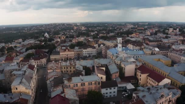 Όμορφη εναέρια άποψη της πόλης Chernivtsi από πάνω Δυτική Ουκρανία. — Αρχείο Βίντεο