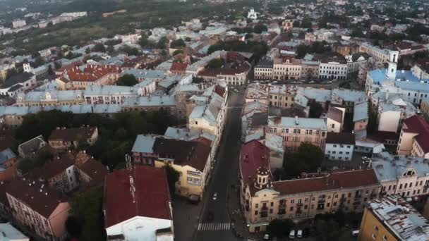 Όμορφη εναέρια άποψη της πόλης Chernivtsi από πάνω Δυτική Ουκρανία. — Αρχείο Βίντεο