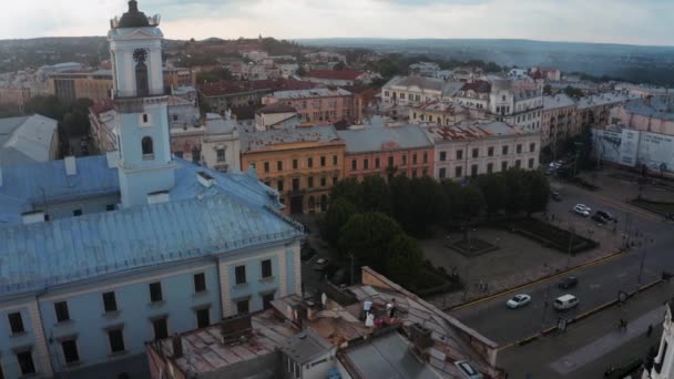 Όμορφη εναέρια άποψη της πόλης Chernivtsi από πάνω Δυτική Ουκρανία. — Αρχείο Βίντεο