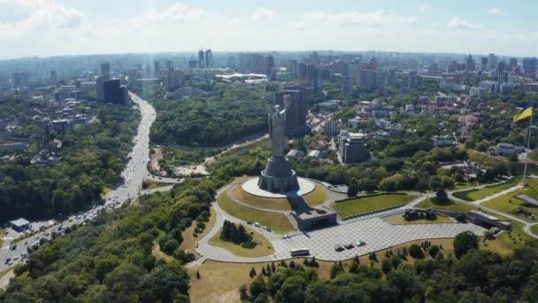 Vista aérea de la vista de Kiev. Hermosas calles cerca del centro de la ciudad. — Vídeos de Stock