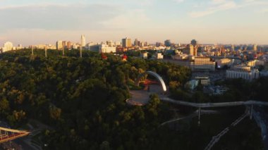 Kyiv 'deki Halkların Dostluk Kemeri' nin hava panoramik görüntüsü