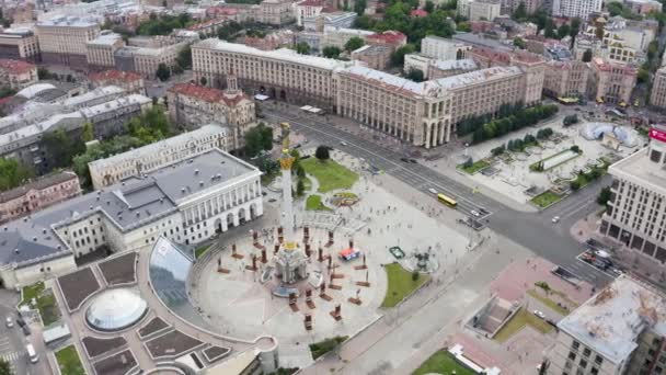 Vista aérea de la vista de Kiev. Hermosas calles cerca del centro de la ciudad. — Vídeo de stock