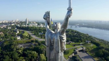 Kiev 'deki Anavatan Anıtı' nın havadan görünüşü.