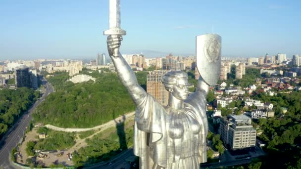 Vista aérea do monumento da Mãe Pátria em Kiev. — Vídeo de Stock