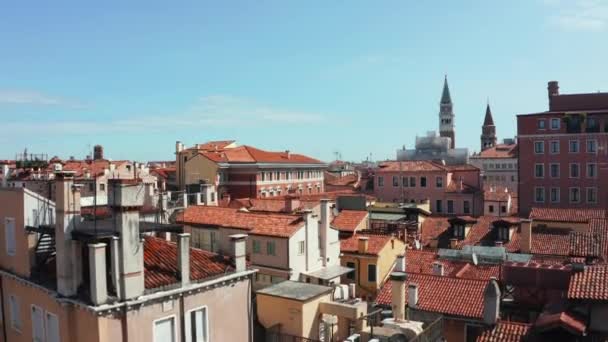 İtalya 'da Venedik' in güzel turuncu çatıları. Hava görünümü. — Stok video